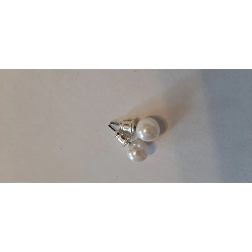Faux Pearl Stud Earrings‎